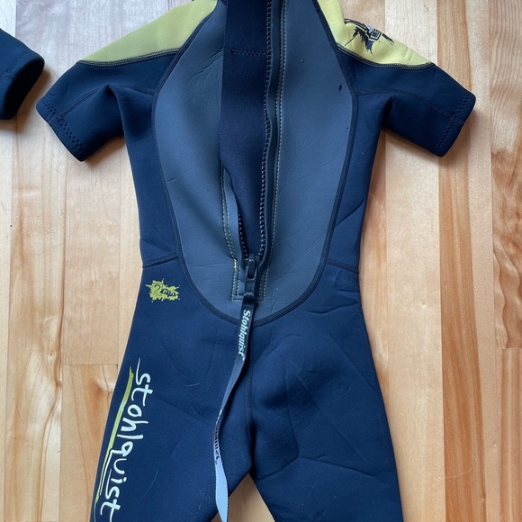 Two Stohlquist kids shortie wetsuits - Picture 5 of 5